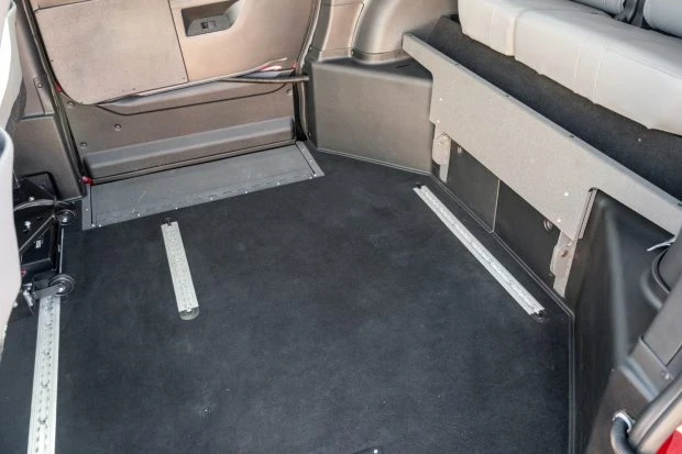 2025 Toyota Sienna 4th Gen - Image 4 of 9