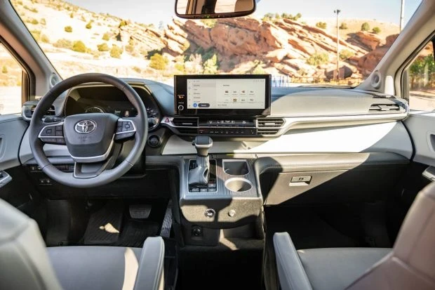 2025 Toyota Sienna 4th Gen - Image 6 of 9