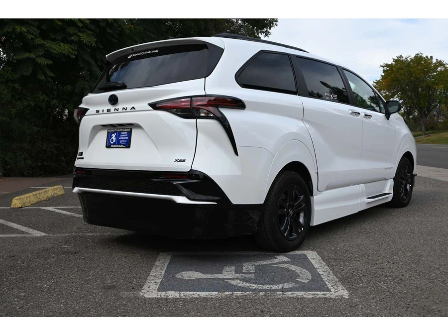 2025 Toyota Sienna 4th Gen - Image 6 of 21