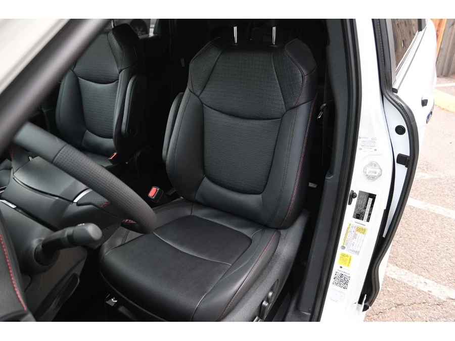 2025 Toyota Sienna 4th Gen - Image 14 of 21