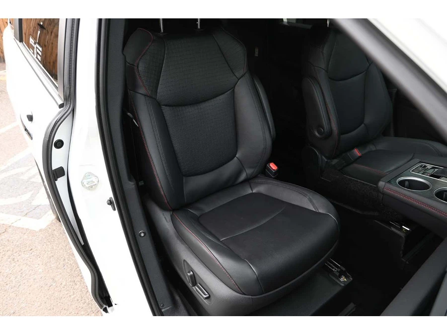 2025 Toyota Sienna 4th Gen - Image 16 of 21