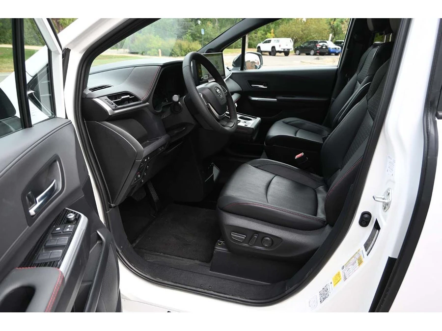 2025 Toyota Sienna 4th Gen - Image 13 of 21