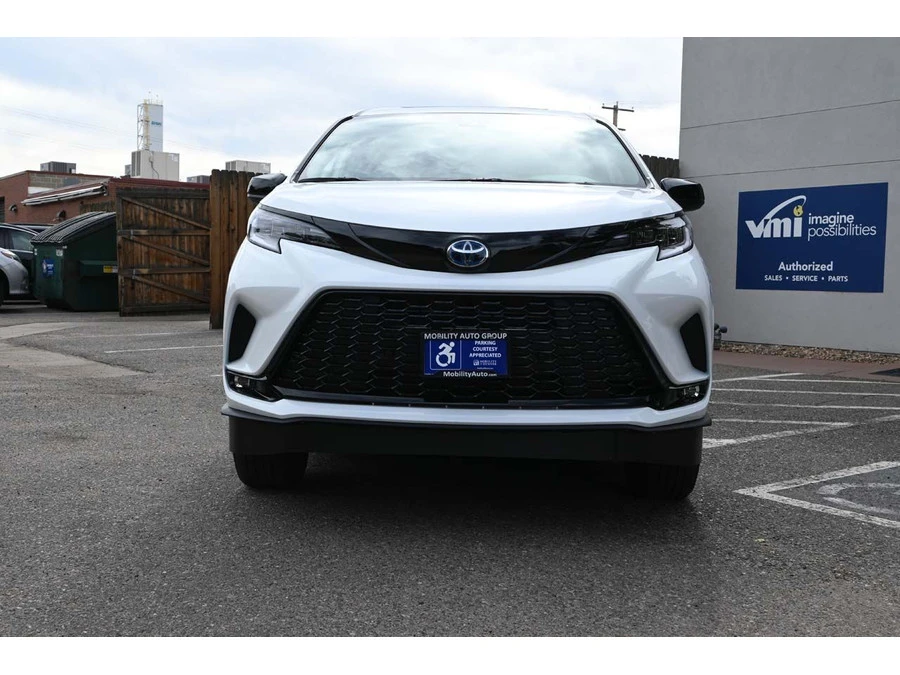 2025 Toyota Sienna 4th Gen - Image 4 of 21
