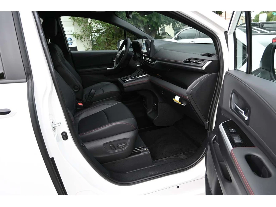 2025 Toyota Sienna 4th Gen - Image 15 of 21
