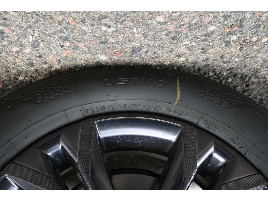 2025 Toyota Sienna 4th Gen - Image 12 of 21