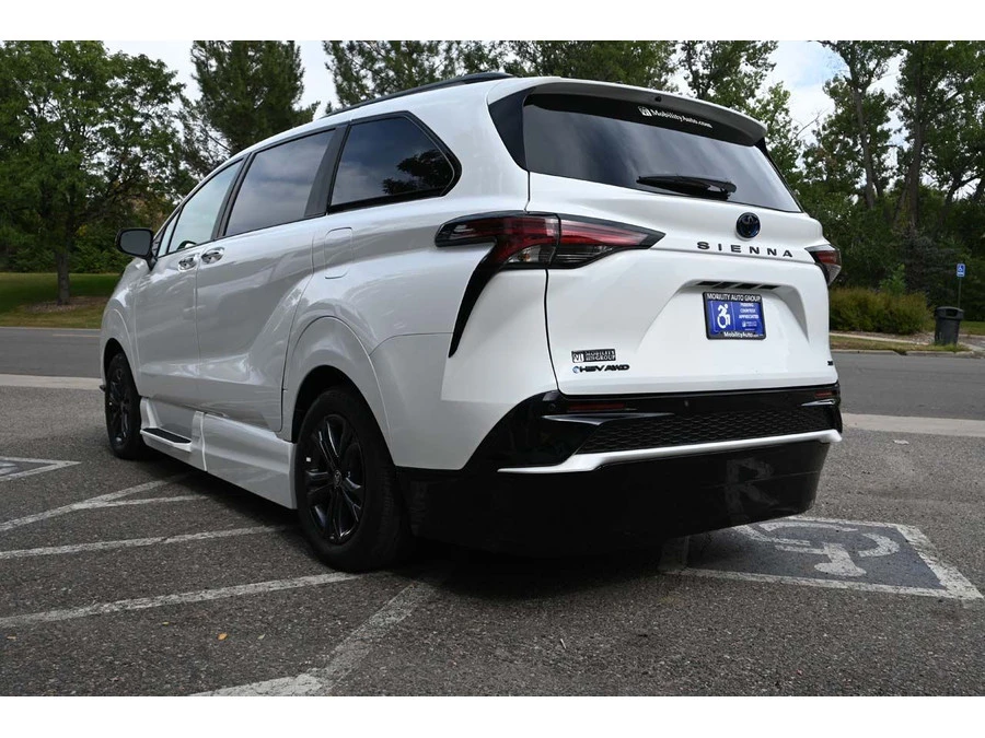 2025 Toyota Sienna 4th Gen - Image 8 of 21