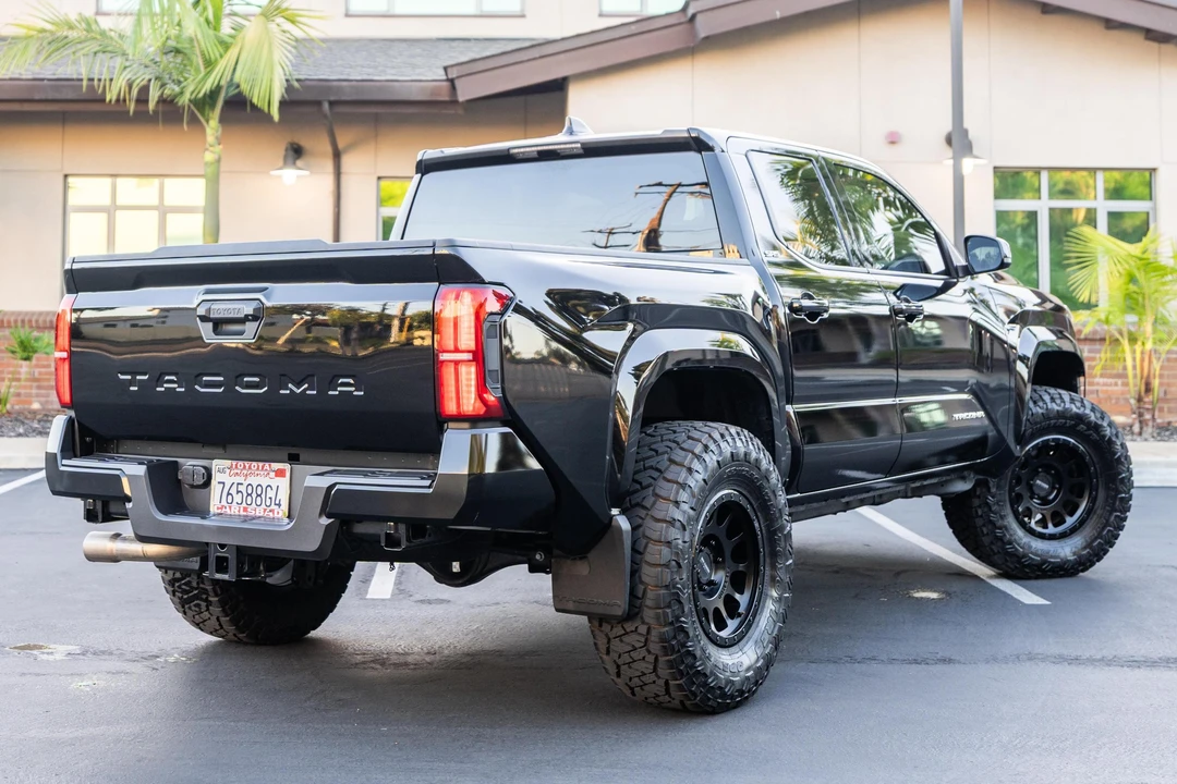 2025 Toyota Tacoma 4th Gen - Image 4 of 31