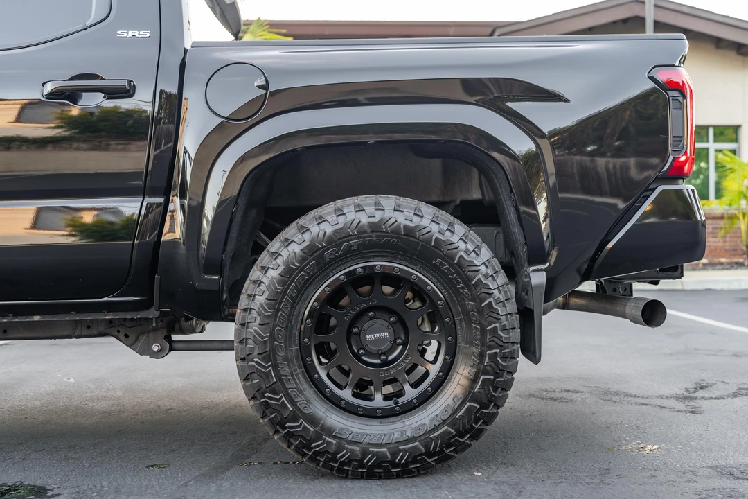 2025 Toyota Tacoma 4th Gen - Image 18 of 31