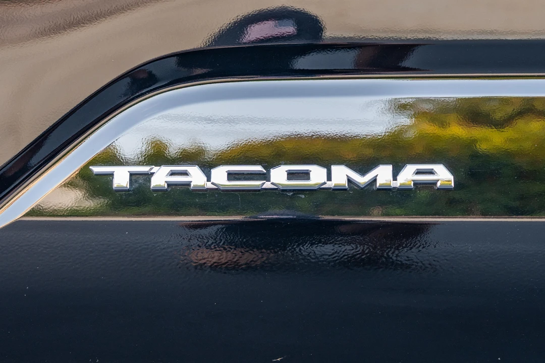 2025 Toyota Tacoma 4th Gen - Image 16 of 31