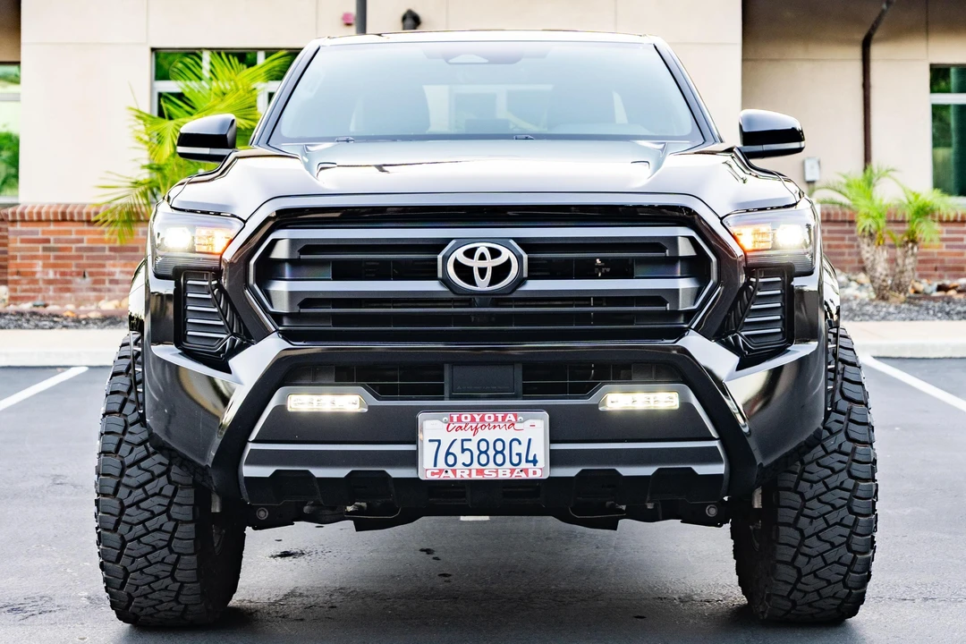 2025 Toyota Tacoma 4th Gen - Image 2 of 31