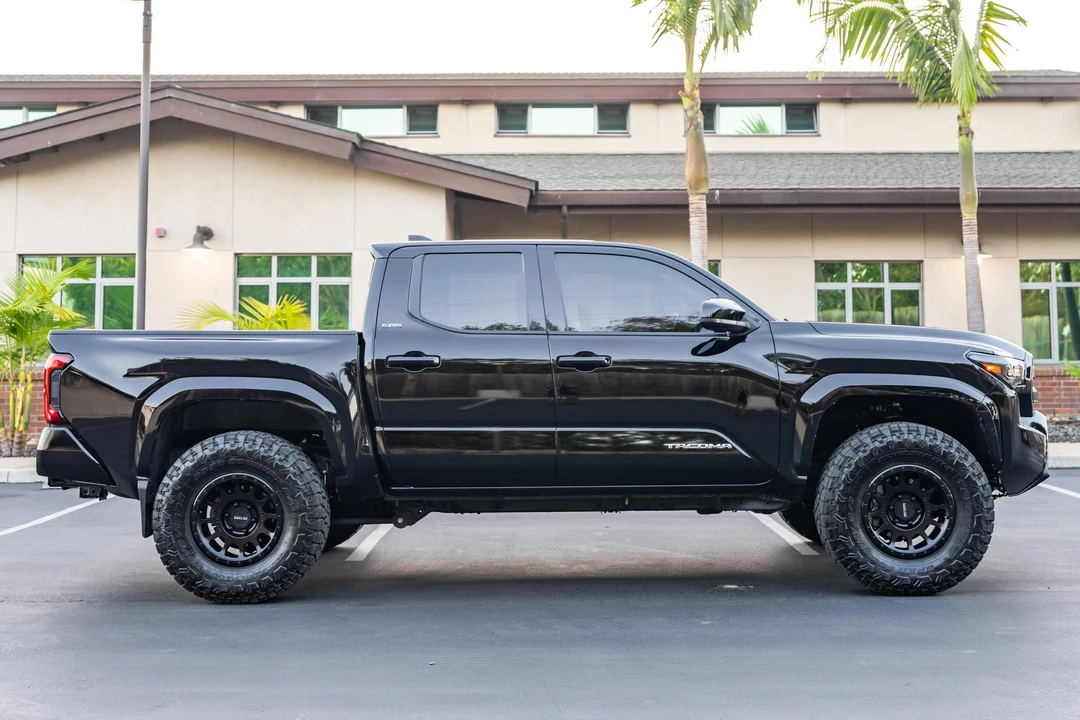 2025 Toyota Tacoma 4th Gen - Image 3 of 31