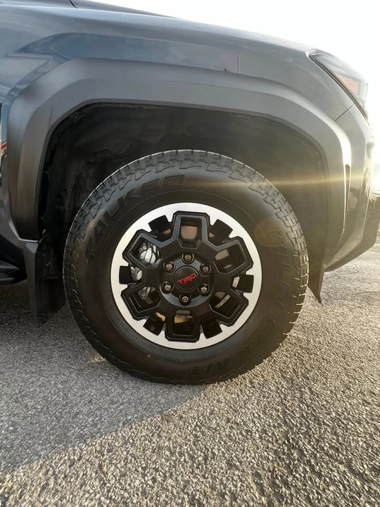 2025 Toyota 4Runner 6th Gen - Image 8 of 9