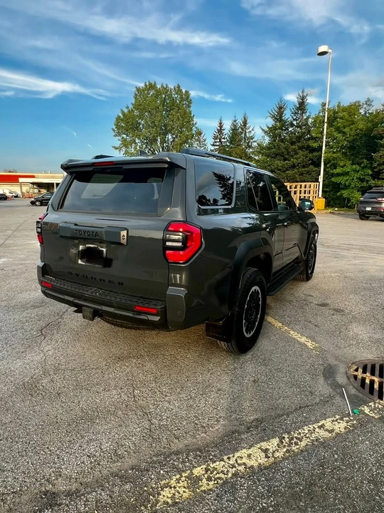 2025 Toyota 4Runner 6th Gen - Image 4 of 9