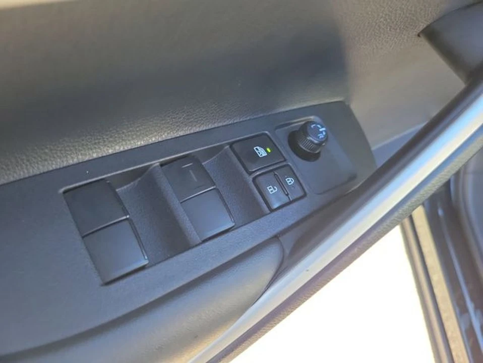2025 Toyota Corolla Cross - Image 12 of 20