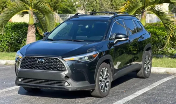 2025 Toyota Corolla Cross - Image 3 of 9
