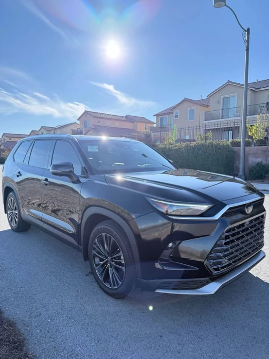 2025 Toyota Highlander - Image 3 of 6