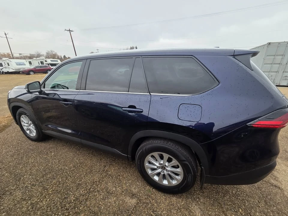 2025 Toyota Highlander - Image 4 of 9
