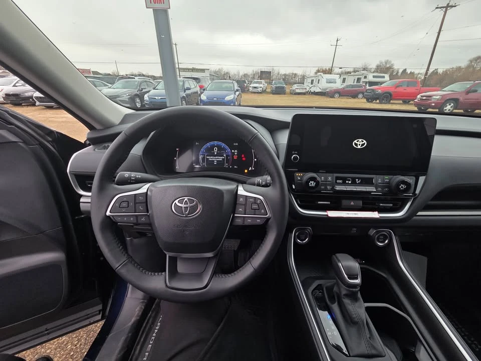 2025 Toyota Highlander - Image 7 of 9