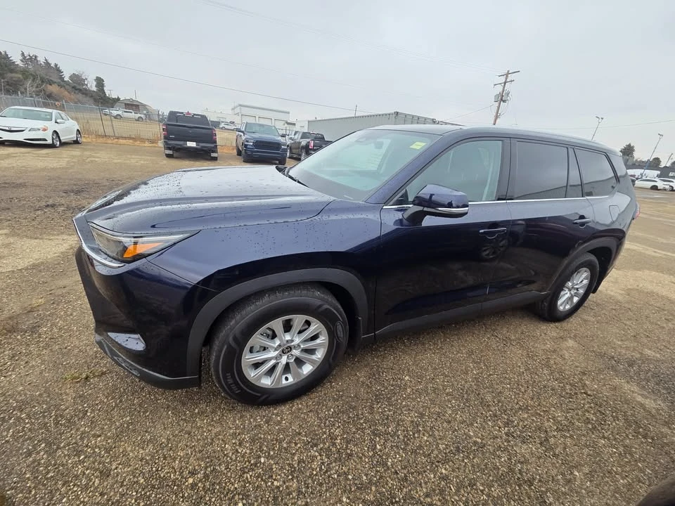 2025 Toyota Highlander - Image 5 of 9