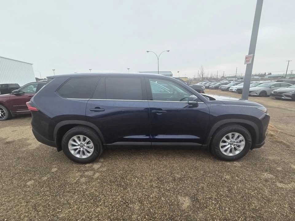 2025 Toyota Highlander - Image 2 of 9