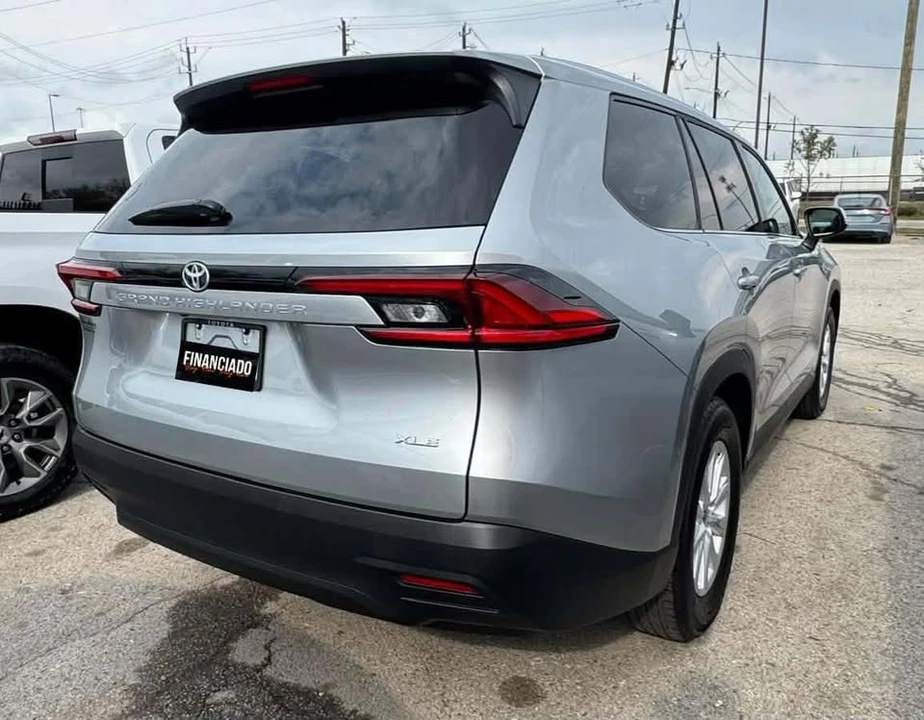 2025 Toyota Highlander - Image 3 of 4