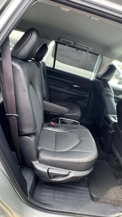 2025 Toyota Highlander - Image 2 of 4