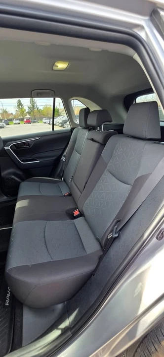 2025 Toyota RAV4 5th Gen - Image 8 of 10