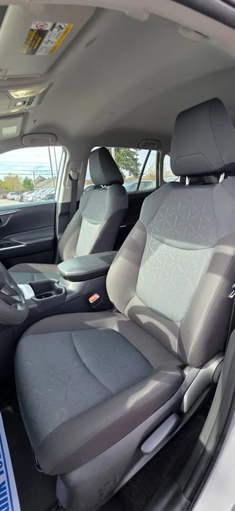 2025 Toyota RAV4 5th Gen - Image 6 of 10