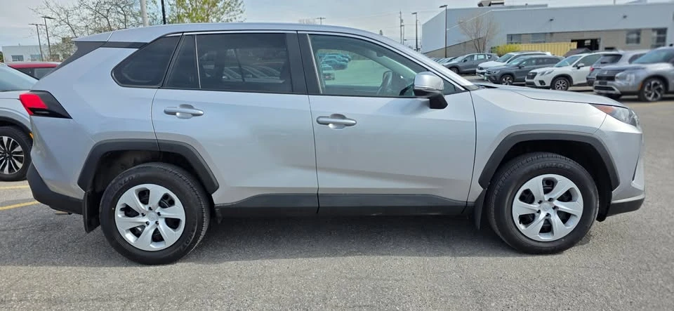 2025 Toyota RAV4 5th Gen - Image 5 of 10