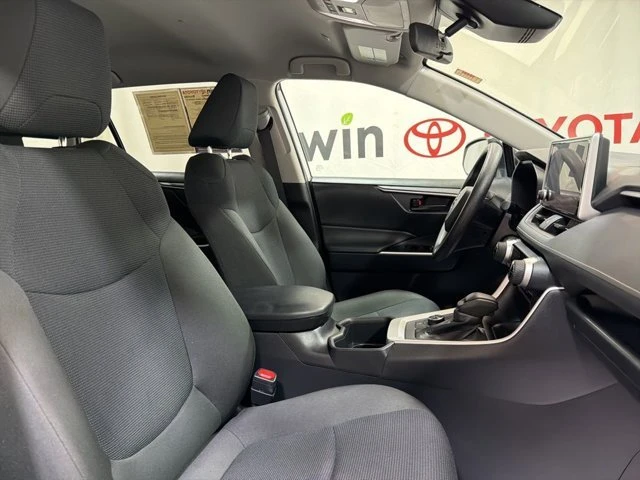 2025 Toyota RAV4 5th Gen - Image 12 of 20