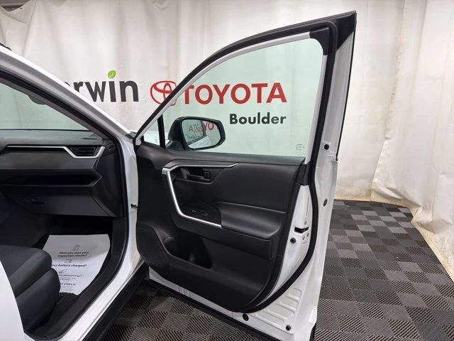 2025 Toyota RAV4 5th Gen - Image 10 of 20