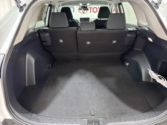 2025 Toyota RAV4 5th Gen - Image 17 of 20