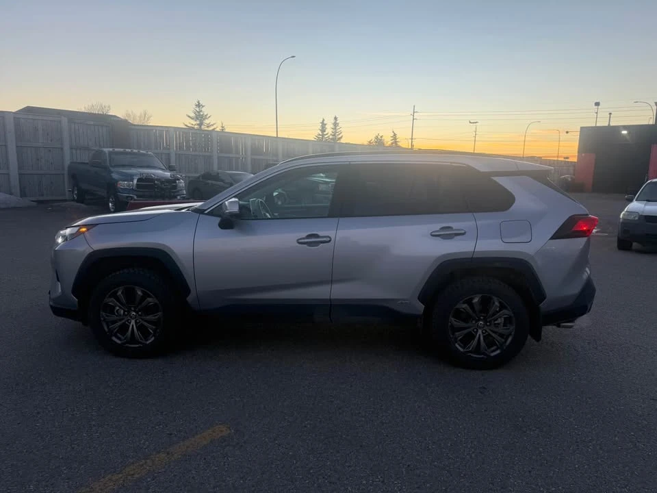 2025 Toyota RAV4 5th Gen - Image 6 of 13