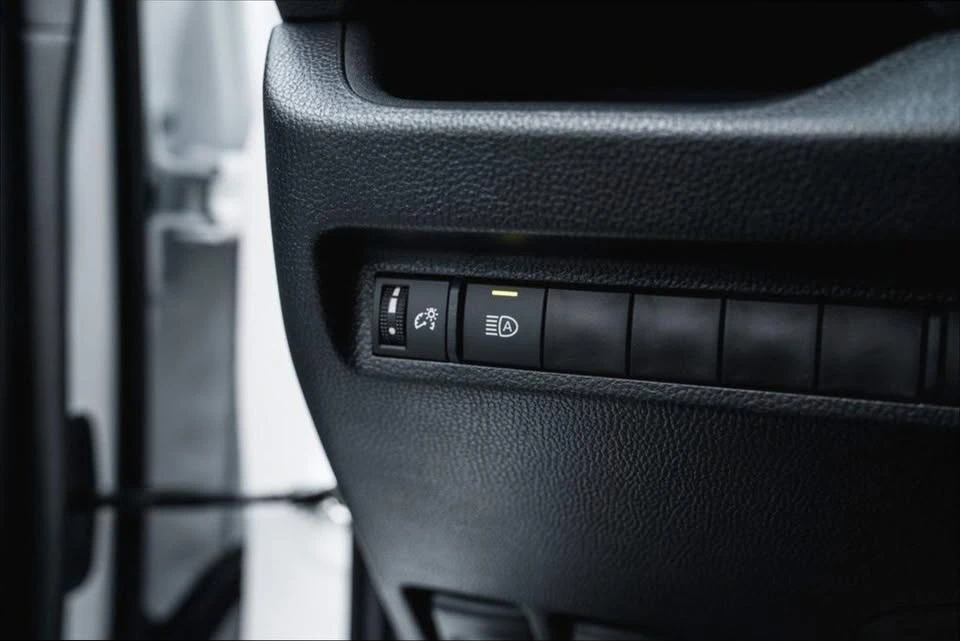 2025 Toyota RAV4 5th Gen - Image 10 of 17