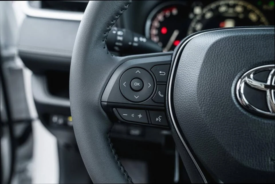 2025 Toyota RAV4 5th Gen - Image 12 of 17
