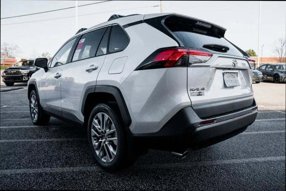 2025 Toyota RAV4 5th Gen - Image 2 of 17