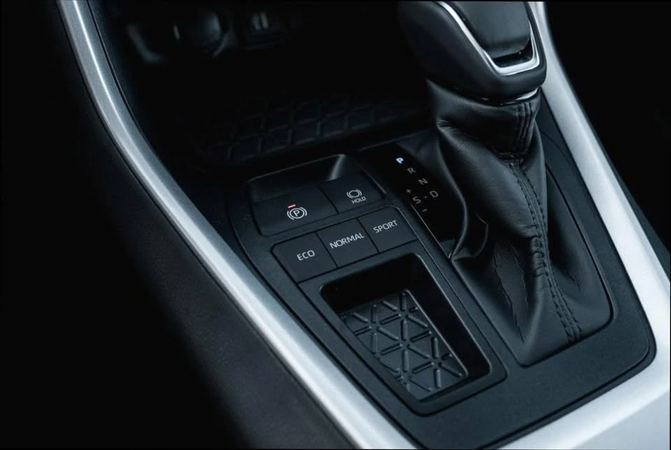 2025 Toyota RAV4 5th Gen - Image 15 of 17