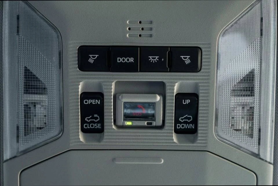 2025 Toyota RAV4 5th Gen - Image 16 of 17