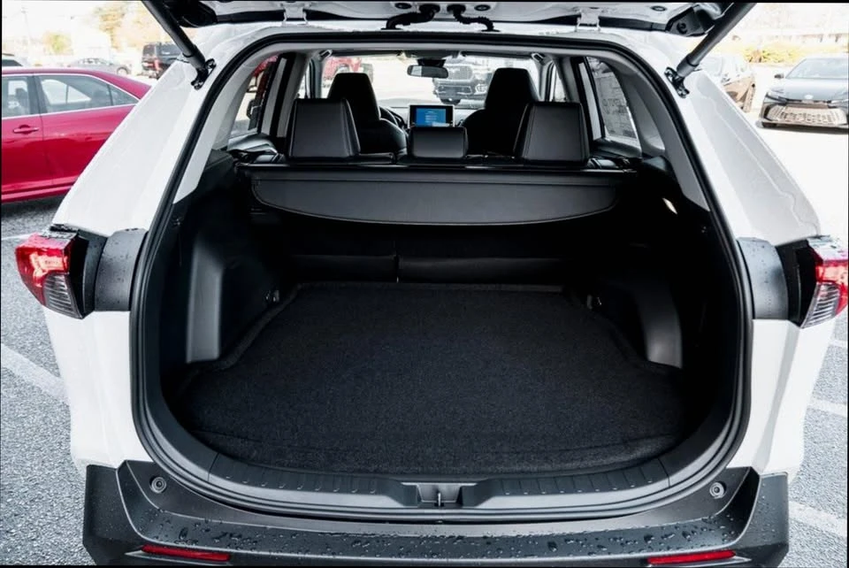 2025 Toyota RAV4 5th Gen - Image 6 of 17