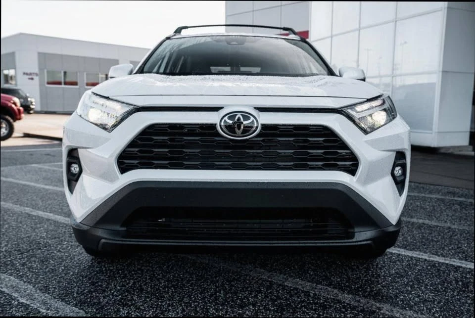 2025 Toyota RAV4 5th Gen - Image 4 of 17