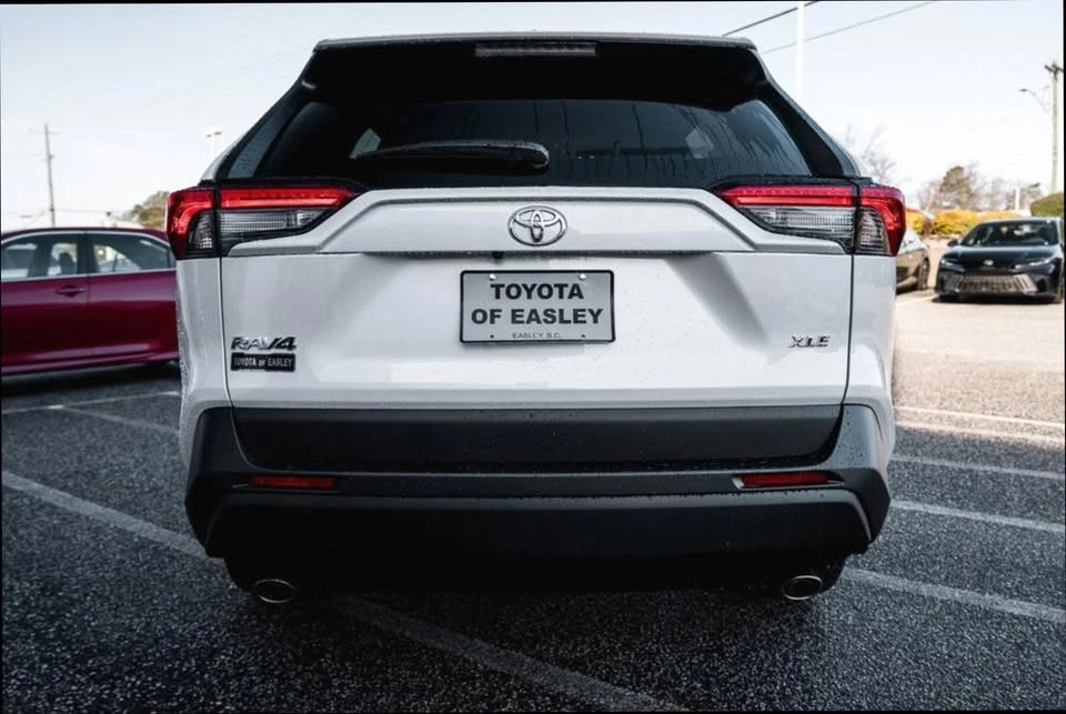 2025 Toyota RAV4 5th Gen - Image 5 of 17