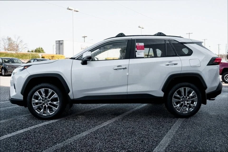 2025 Toyota RAV4 5th Gen - Image 3 of 17