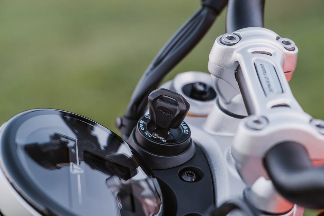2025 Triumph Speed Twin 1200 - Image 14 of 31