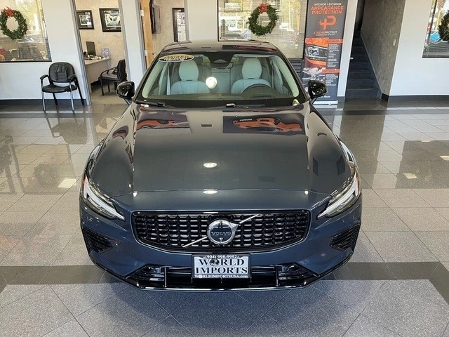 2025 Volvo S60 3rd Gen - Image 9 of 12