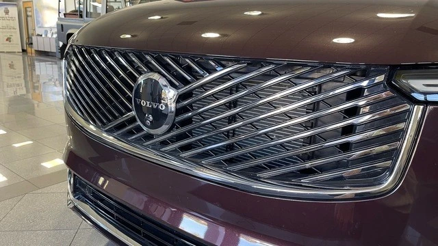 2025 Volvo XC90 2nd Gen - Image 11 of 21