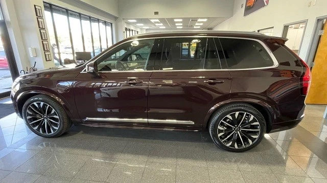 2025 Volvo XC90 2nd Gen - Image 2 of 21