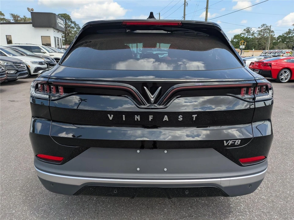 2025 VinFast VF8 - Image 5 of 21