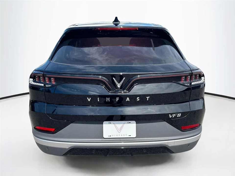 2025 VinFast VF8 - Image 6 of 21