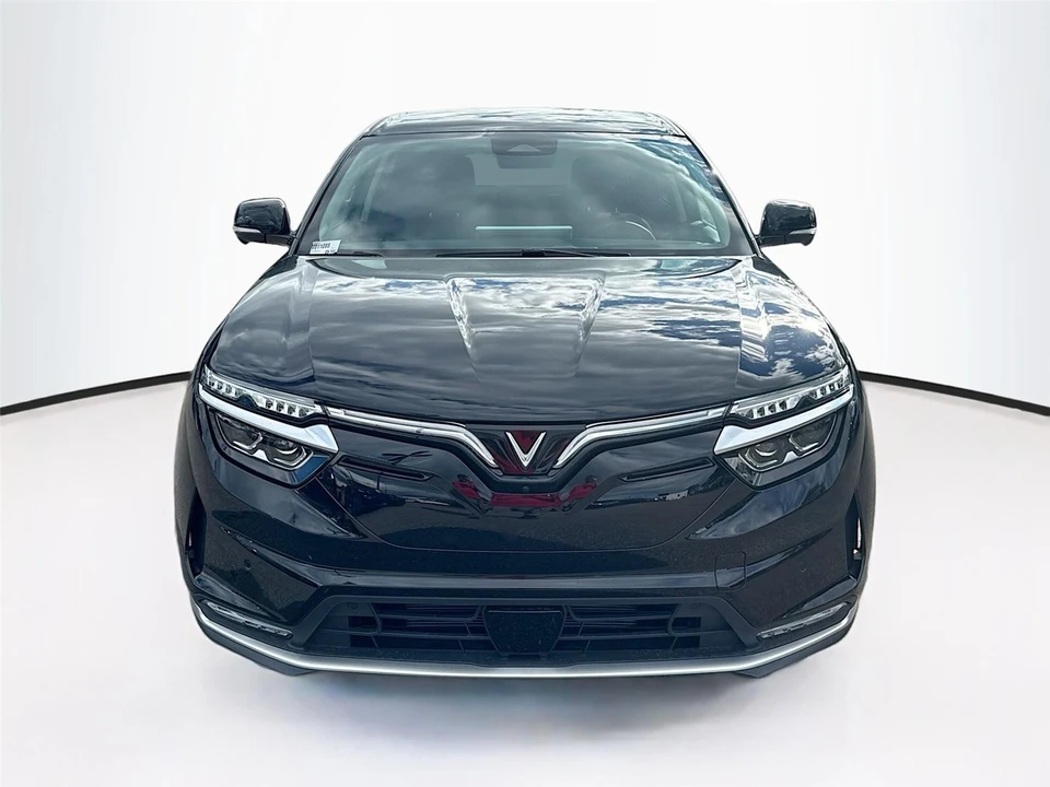 2025 VinFast VF8 - Image 2 of 21