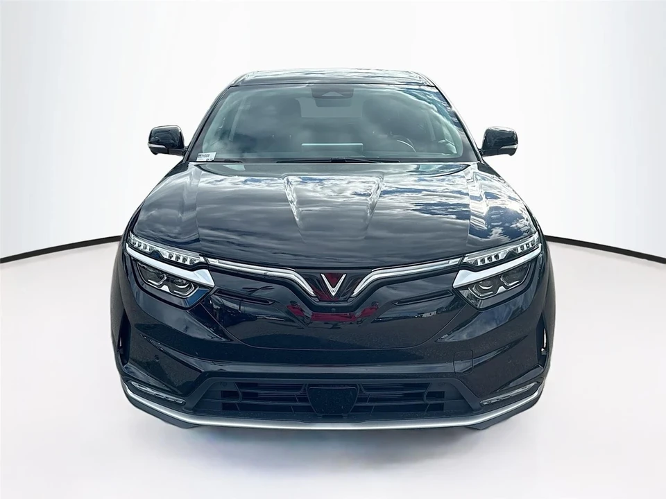 2025 VinFast VF8 - Image 2 of 21
